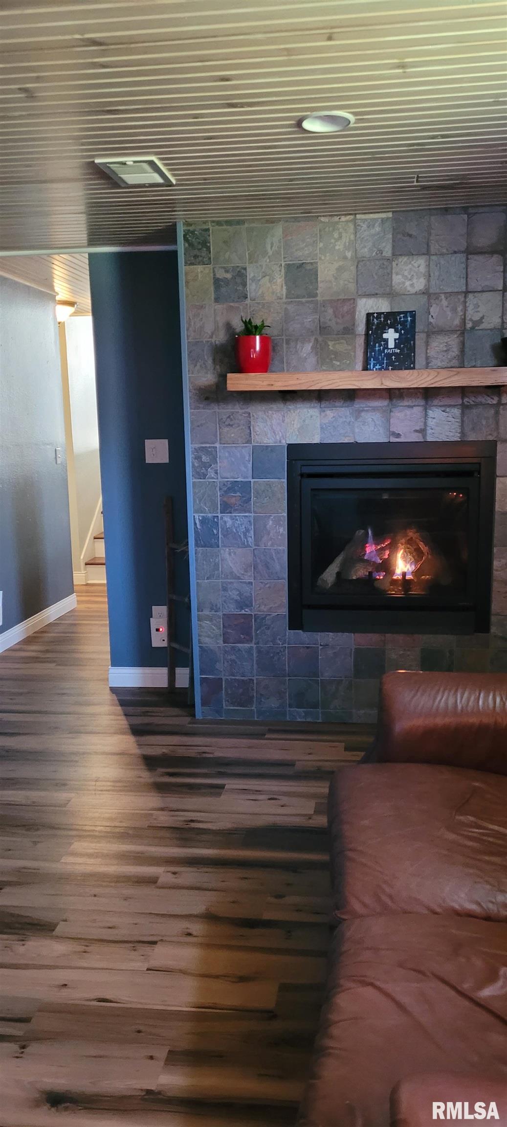 2751 Brookview Road Muscatine, IA 52761 - Photo 8 of 22 Gallery Image 8