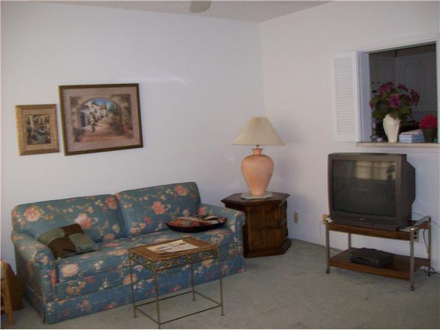 21 Preston A, Unit 21 Boca Raton, FL 33434 - Photo 2 of 9 Living Room
