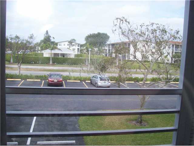 21 Preston A, Unit 21 Boca Raton, FL 33434 - Photo 8 of 9 Screened Patio