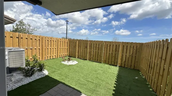 $2,300 | 2713 Southeast 26th Road, Homestead, FL 33035