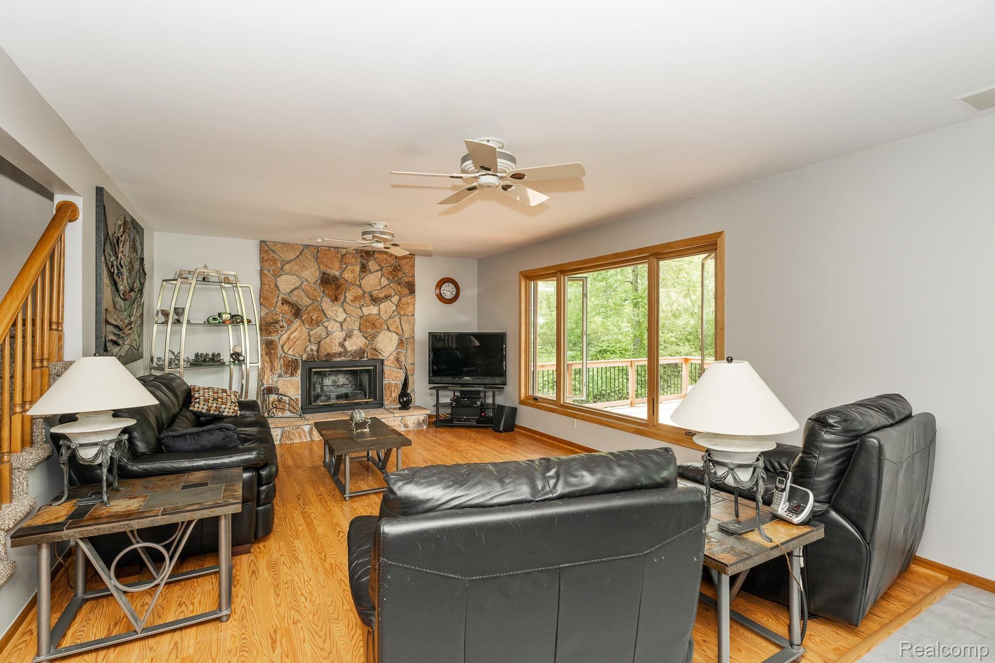 225 Brewer Road Leonard, MI 48367 - Photo 5 of 36 Brewer MLS-W033.jpg