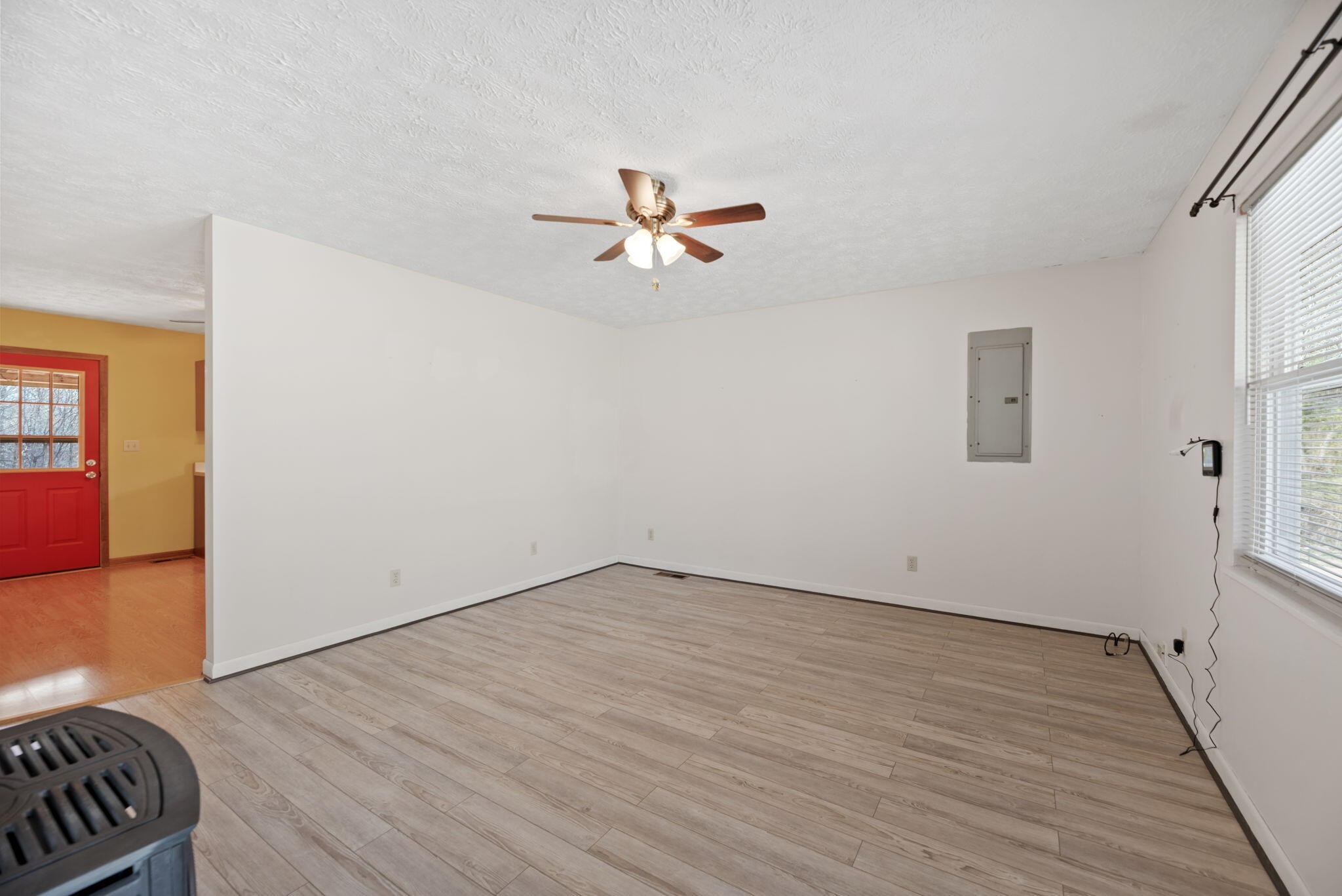 1606 Cherry Bottom Road Caryville, TN 37714 - Photo 5 of 33 Gallery Image 5