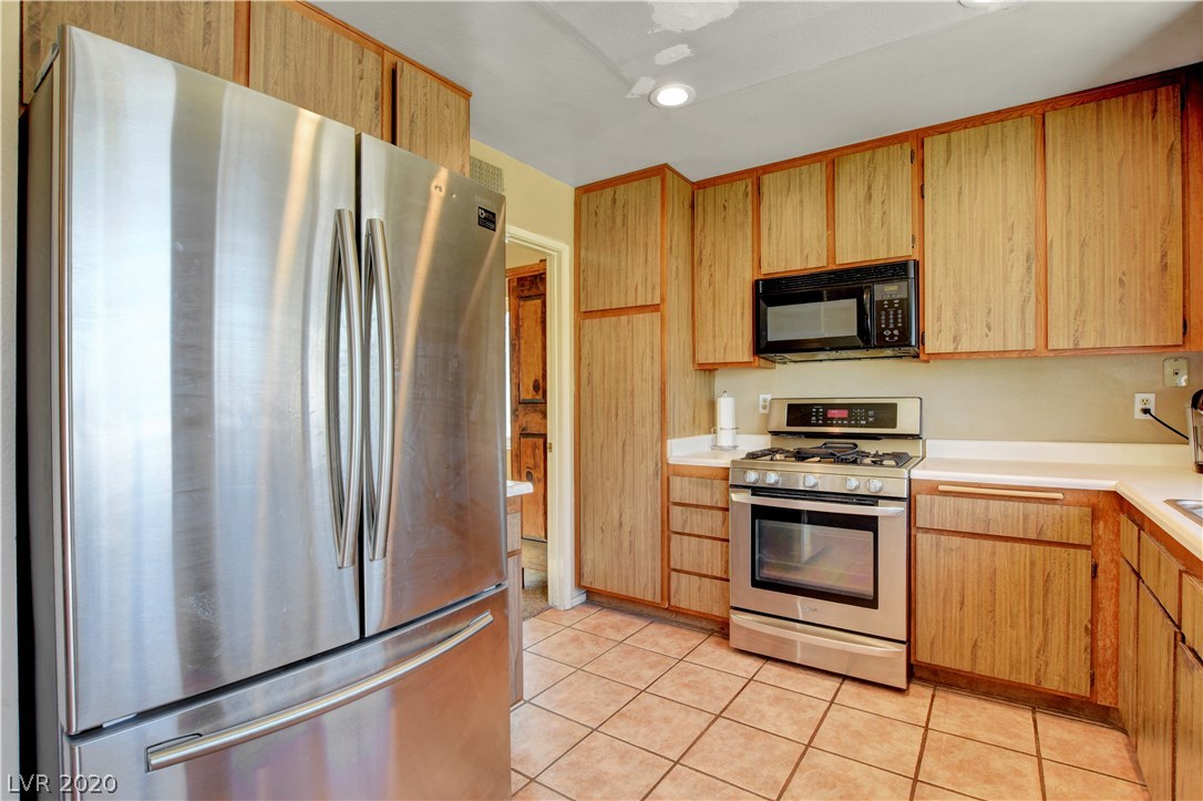 3116 Valleywood Road Henderson, NV 89014 - Photo 11 of 28 Gallery Image 11