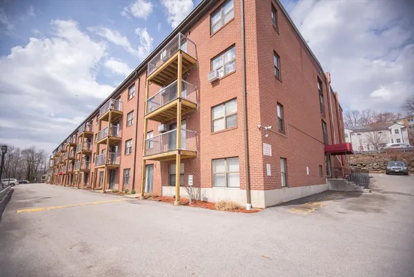 $275,000 | 10 Wrentham Road, Unit 212, Worcester, MA 01602