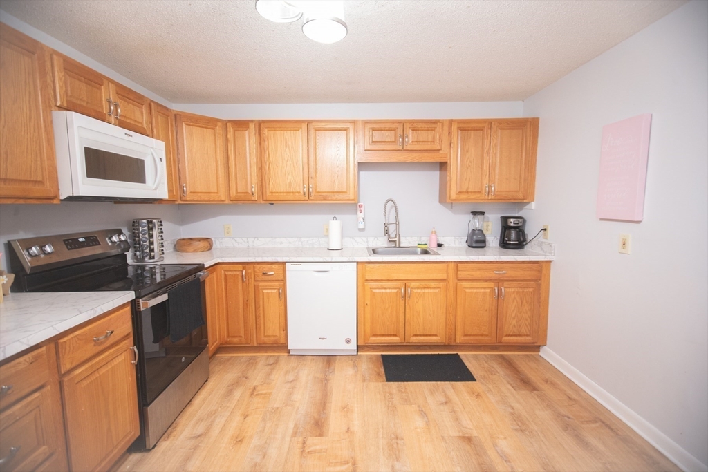 10 Wrentham Road, Unit 212 Worcester, MA 01602 - Photo 11 of 34