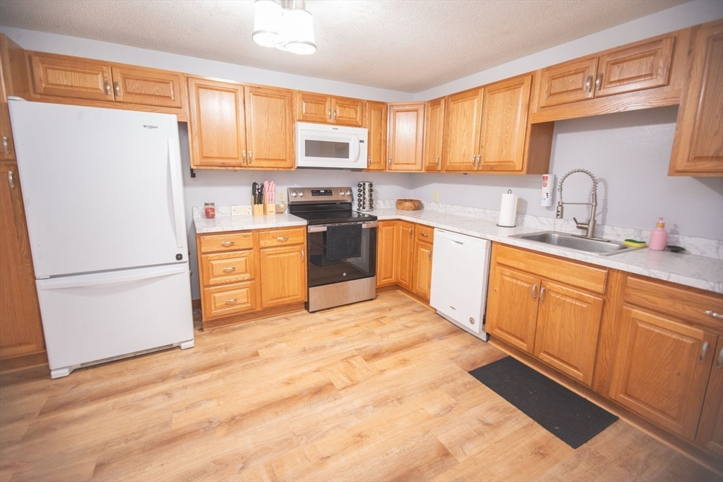 10 Wrentham Road, Unit 212 Worcester, MA 01602 - Photo 9 of 34