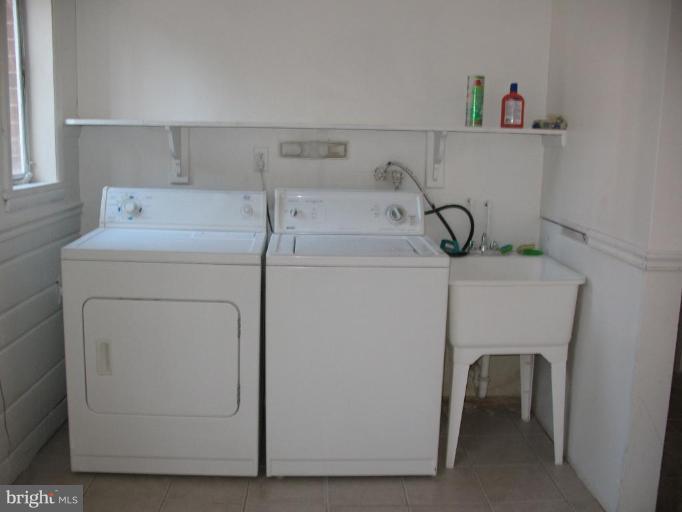 5403 Littleford Street Springfield, VA 22151 - Photo 5 of 21 a utility room with dryer and washer
