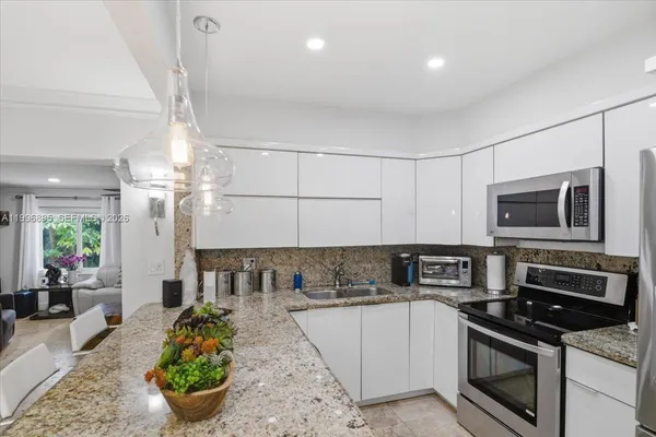 $1,175,000 | 6133 Southwest 44th Terrace, Miami, FL 33155