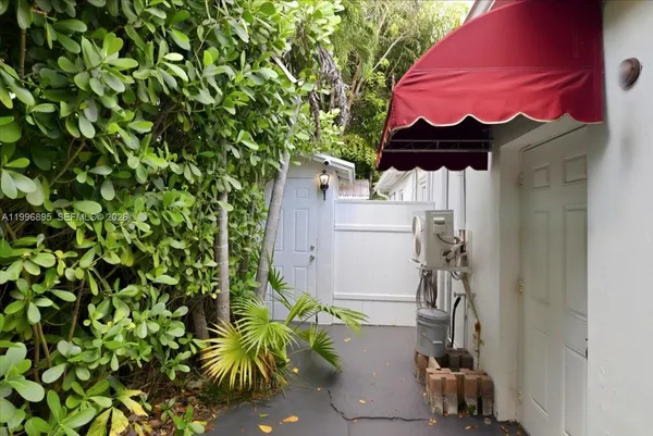 $1,175,000 | 6133 Southwest 44th Terrace, Miami, FL 33155