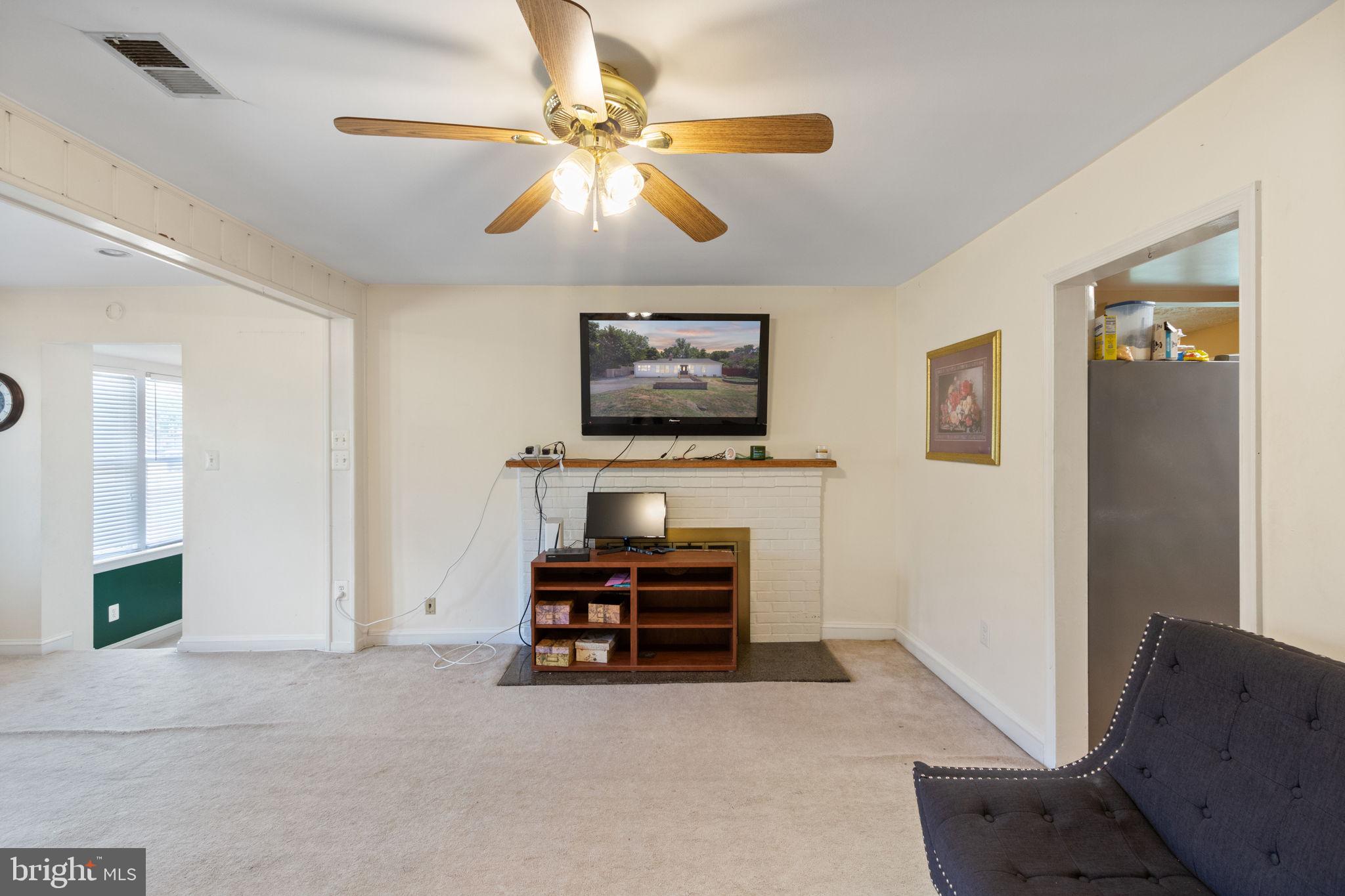 7707 Lorton Road Lorton, VA 22079 - Photo 29 of 62 Living Room
