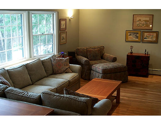 35 Oak Hill Road Wayland, MA 01778 - Photo 3 of 4
