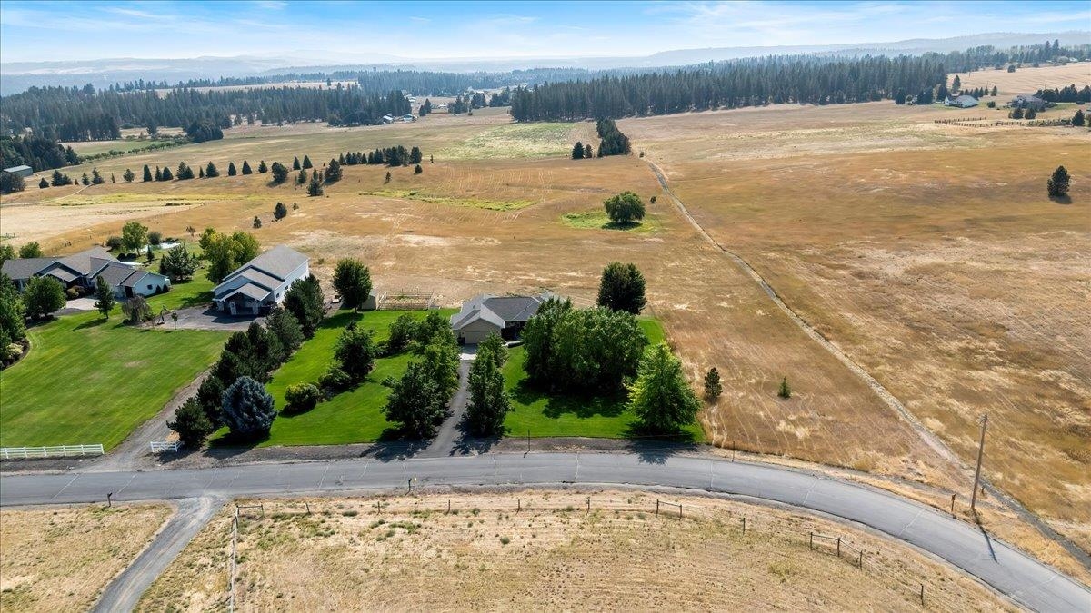 304 East Burk Road Colbert, WA 99005 - Photo 3 of 36