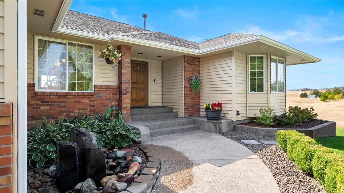 304 East Burk Road Colbert, WA 99005 - Photo 5 of 36