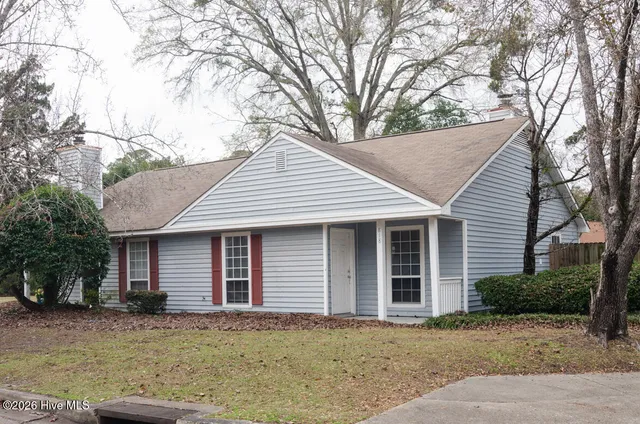 $1,300 | 818 Varsity Drive, Wilmington, NC 28403