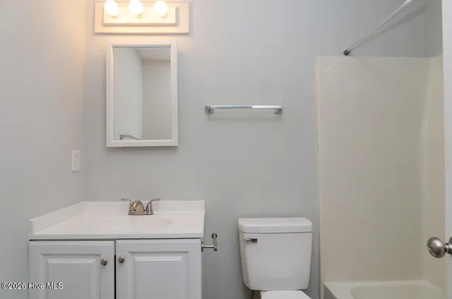 $1,300 | 818 Varsity Drive, Wilmington, NC 28403