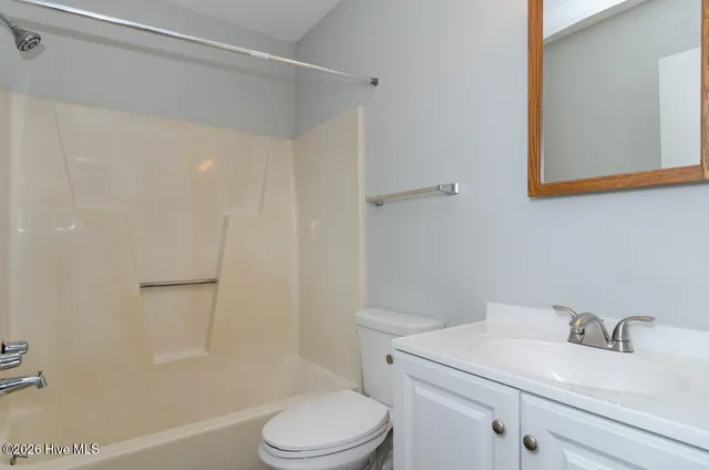 $1,300 | 818 Varsity Drive, Wilmington, NC 28403