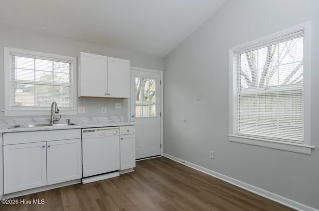 $1,300 | 818 Varsity Drive, Wilmington, NC 28403