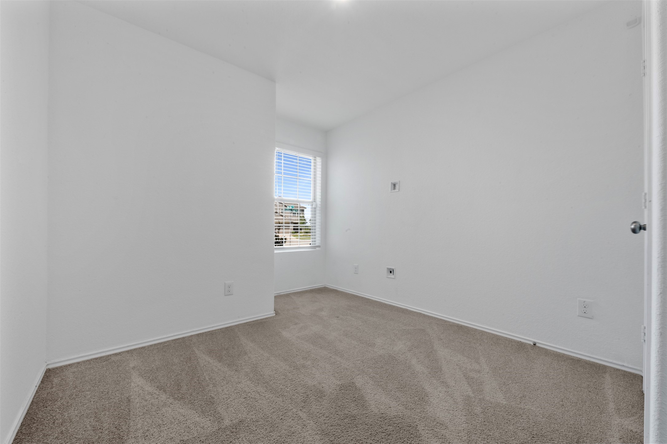 14506 Broadbury Pond Road Rosharon, TX 77583 - Photo 21 of 25 an empty room with a window