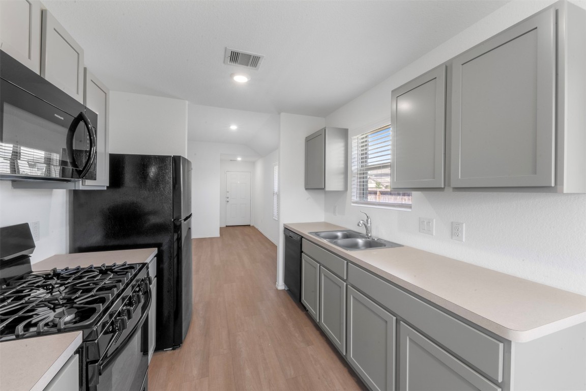 14506 Broadbury Pond Road Rosharon, TX 77583 - Photo 9 of 25