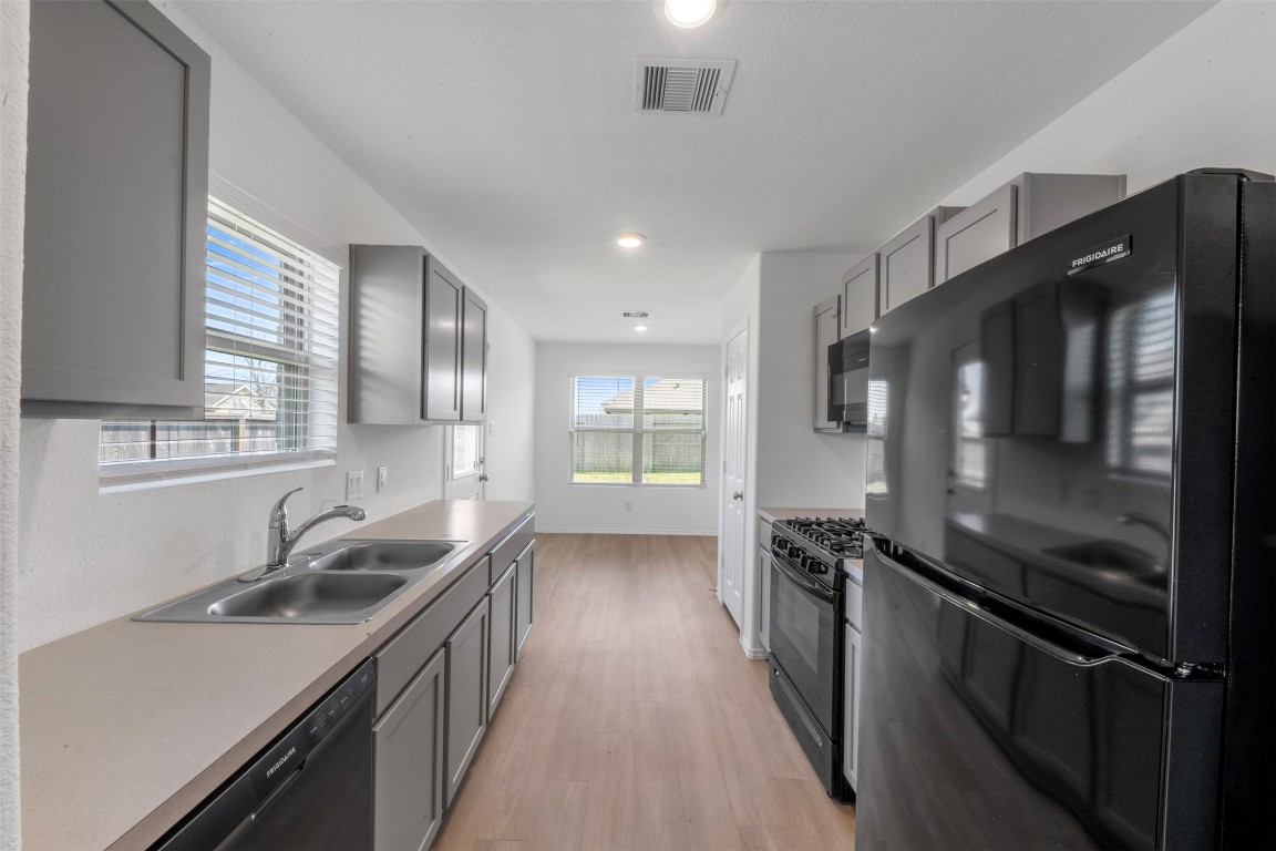 14506 Broadbury Pond Road Rosharon, TX 77583 - Photo 10 of 25