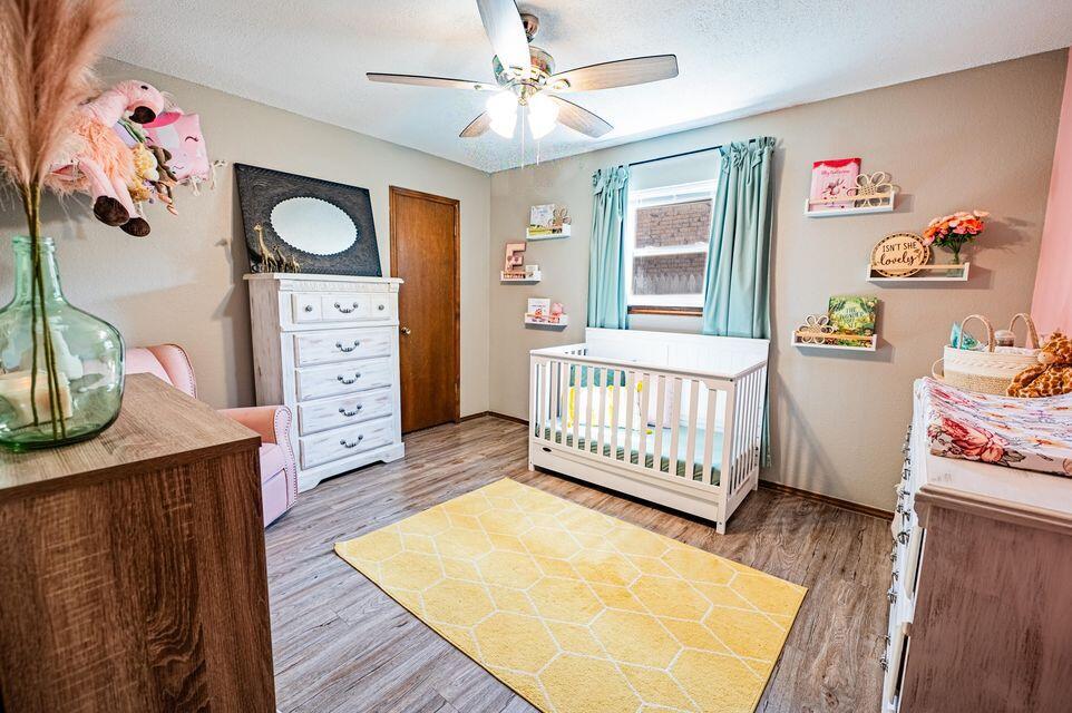 2914 Kermit Drive Plainview, TX 79072 - Photo 11 of 18 a living room with furniture and wooden floor