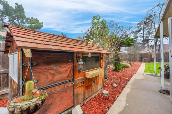 $379,000 | 1912 North Vagedes Avenue, Fresno, CA 93705