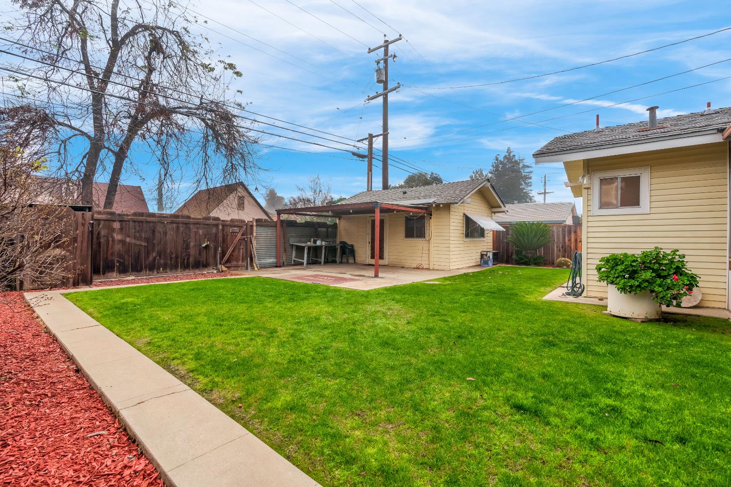 1912 North Vagedes Avenue Fresno, CA 93705 - Photo 37 of 39