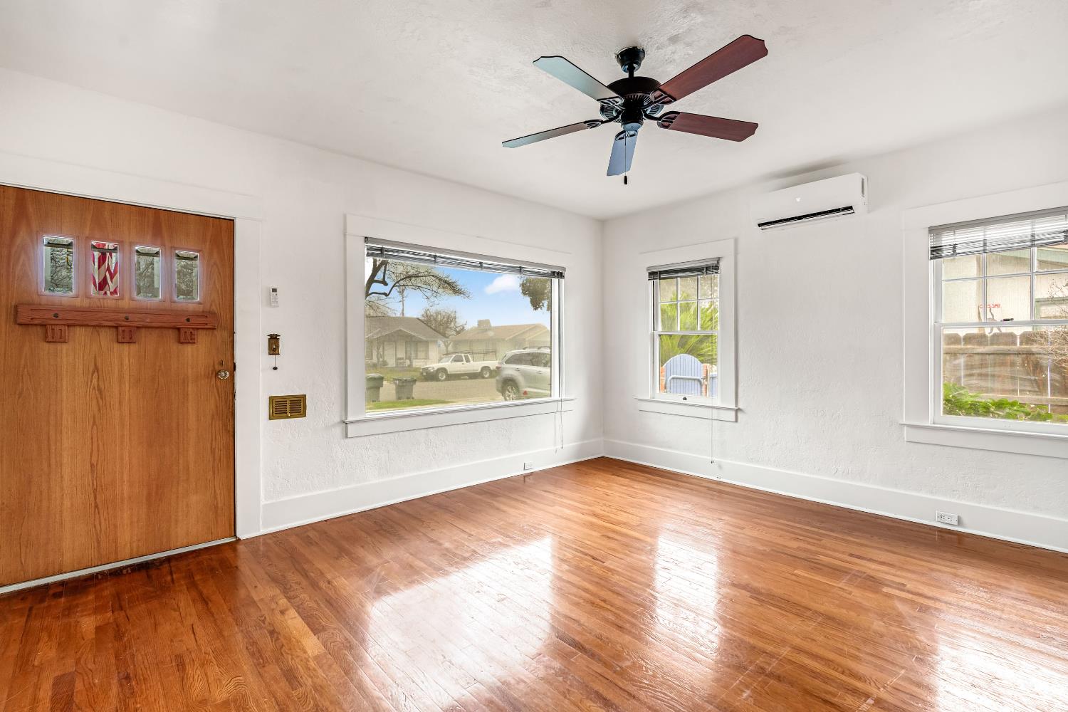 1912 North Vagedes Avenue Fresno, CA 93705 - Photo 6 of 39