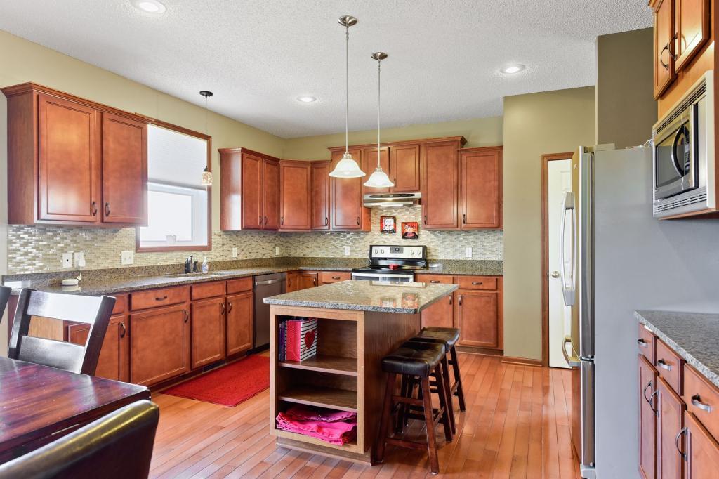 7071 Oak Ridge Court Shakopee, MN 55379 - Photo 4 of 30 Gallery Image 4