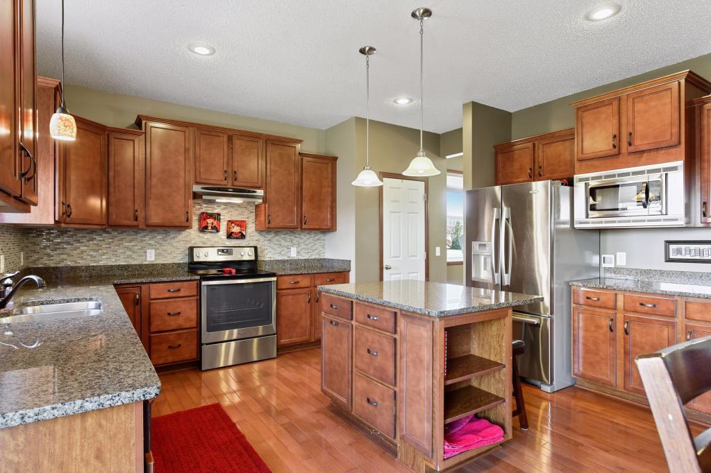 7071 Oak Ridge Court Shakopee, MN 55379 - Photo 5 of 30 Gallery Image 5