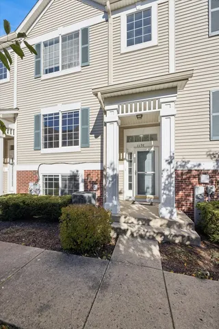 $285,000 | 117 Enclave Circle, Unit C, Bolingbrook, IL 60440
