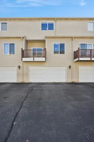 $285,000 | 117 Enclave Circle, Unit C, Bolingbrook, IL 60440
