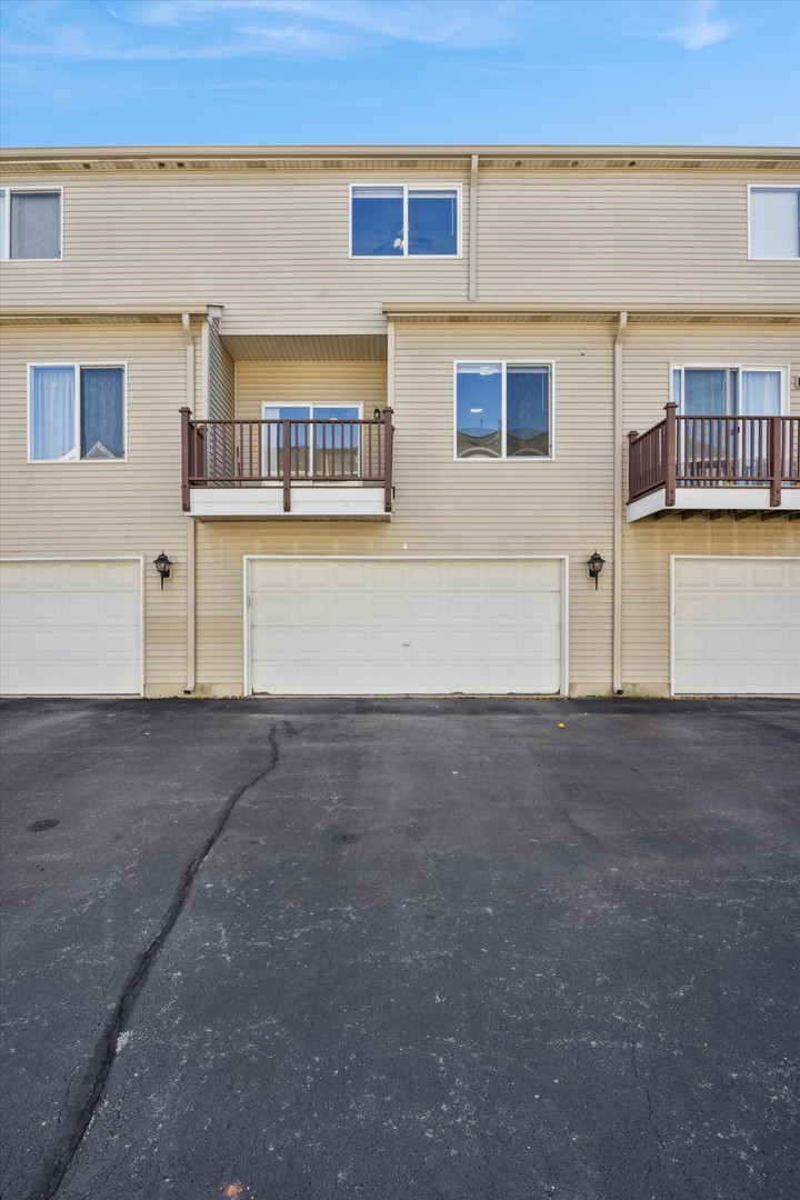 117 Enclave Circle, Unit C Bolingbrook, IL 60440 - Photo 15 of 19 a view of empty room