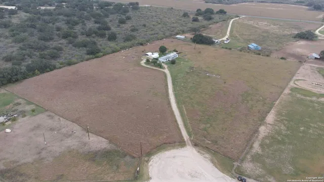 $350,000 | 370 County Road 347, Hondo, TX 78861
