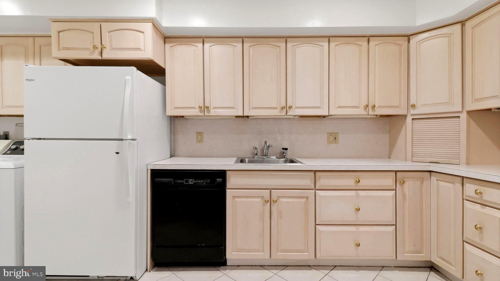 29 Stonehenge Circle, Unit 2 Baltimore, MD 21208 - Photo 12 of 58