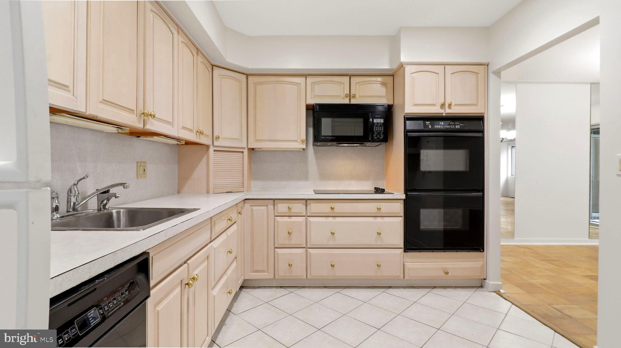 29 Stonehenge Circle, Unit 2 Baltimore, MD 21208 - Photo 15 of 58