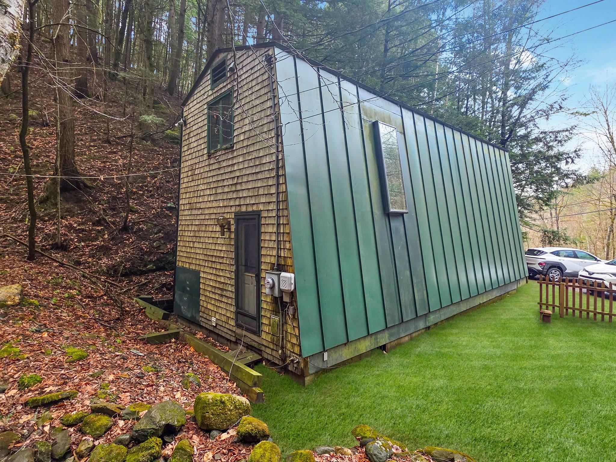 389 Dothan Road Hartford, VT 05001 - Photo 3 of 20
