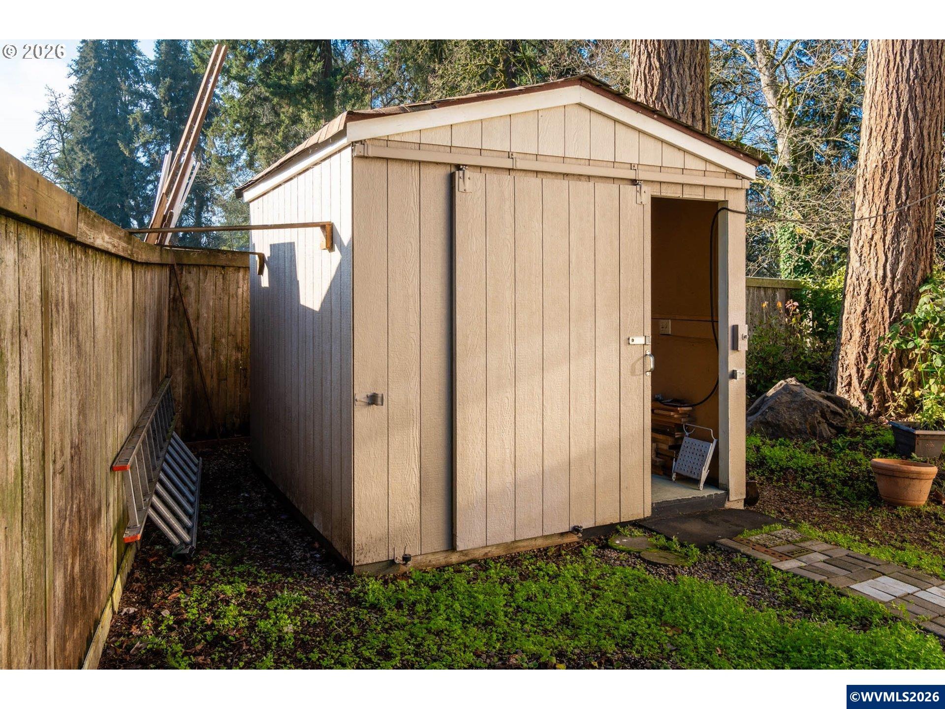 4366 Berry Lane Eugene, OR 97404 - Photo 33 of 42