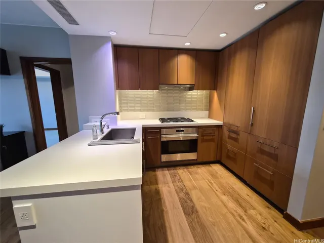 $3,700 | 1555 Kapiolani Boulevard, Unit 1112, Honolulu, HI 96814