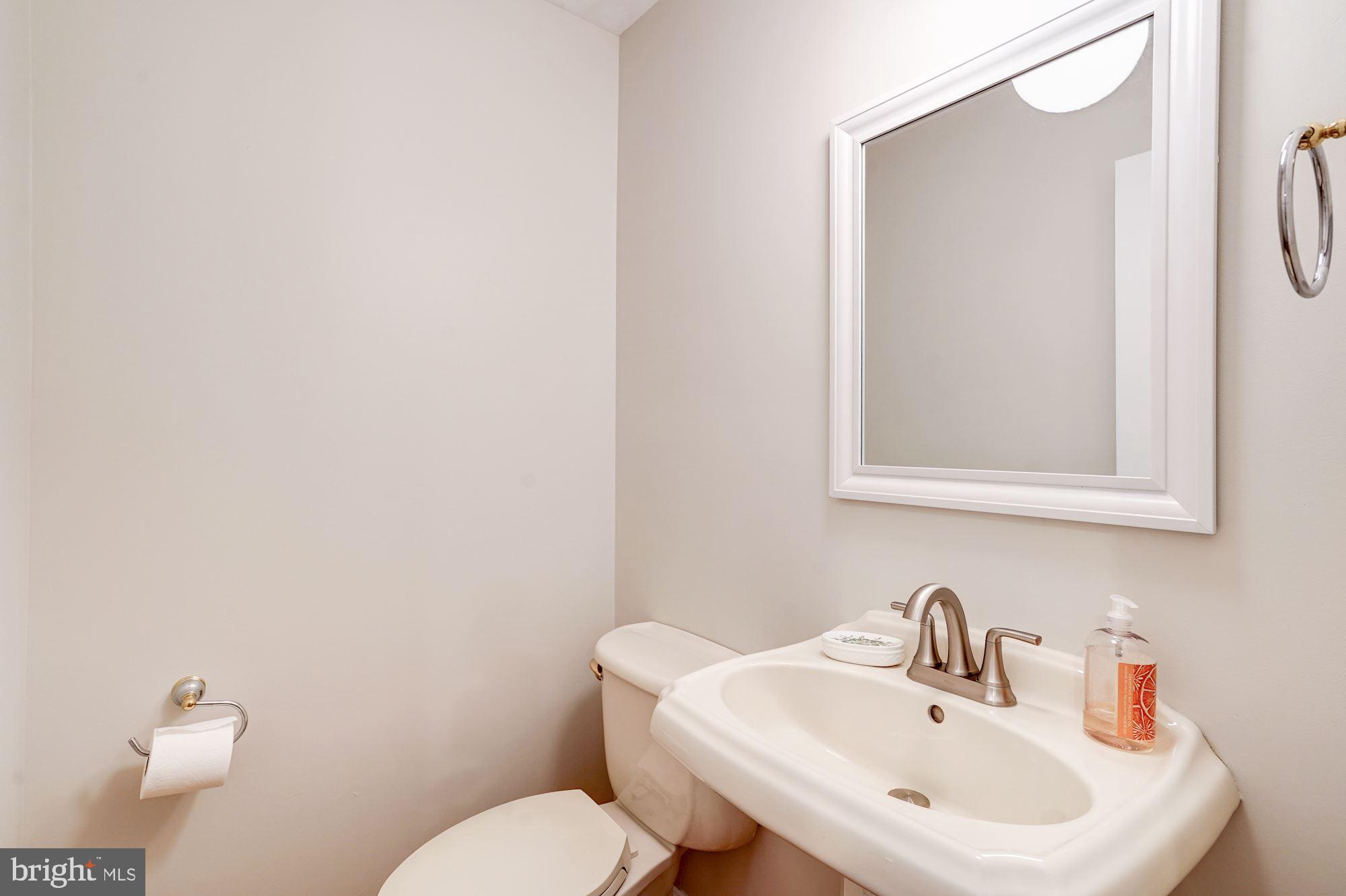 9219 Fernwood Road Bethesda, MD 20817 - Photo 14 of 29 Main level Powder Room