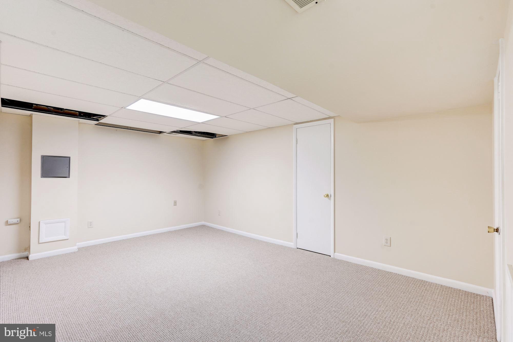 9219 Fernwood Road Bethesda, MD 20817 - Photo 26 of 29 Lower level large bedroom with full bath