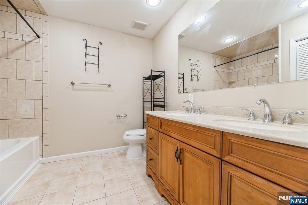 7 Sloop Square Freehold, NJ 07728 - Photo 21 of 30