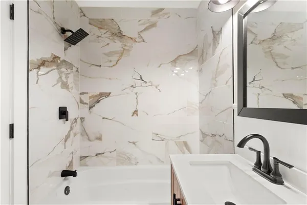 $220,000 | 2320 South Vermont Avenue, Independence, MO 64052