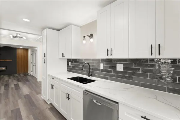 $220,000 | 2320 South Vermont Avenue, Independence, MO 64052