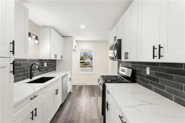 $220,000 | 2320 South Vermont Avenue, Independence, MO 64052