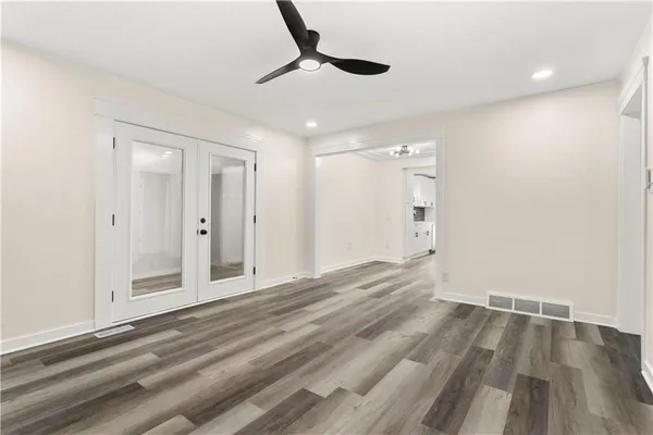 $220,000 | 2320 South Vermont Avenue, Independence, MO 64052