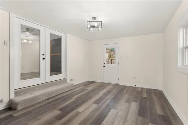 $220,000 | 2320 South Vermont Avenue, Independence, MO 64052