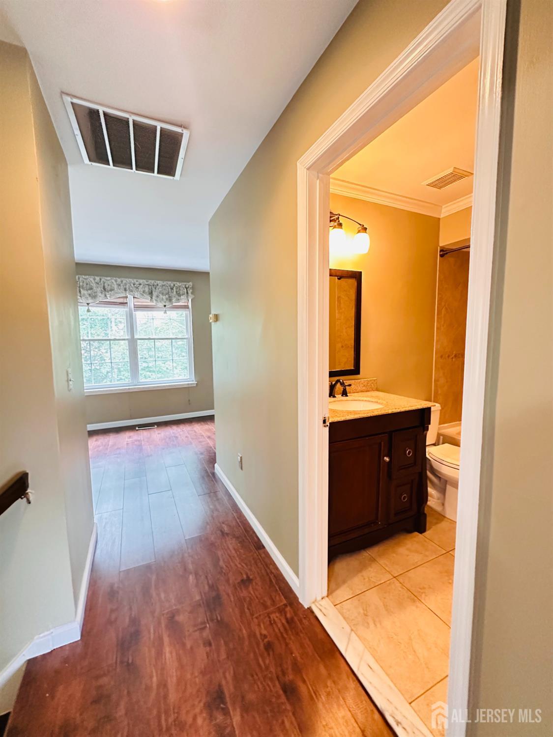 222 Long Meadow Road Bedminster, NJ 07921 - Photo 12 of 26