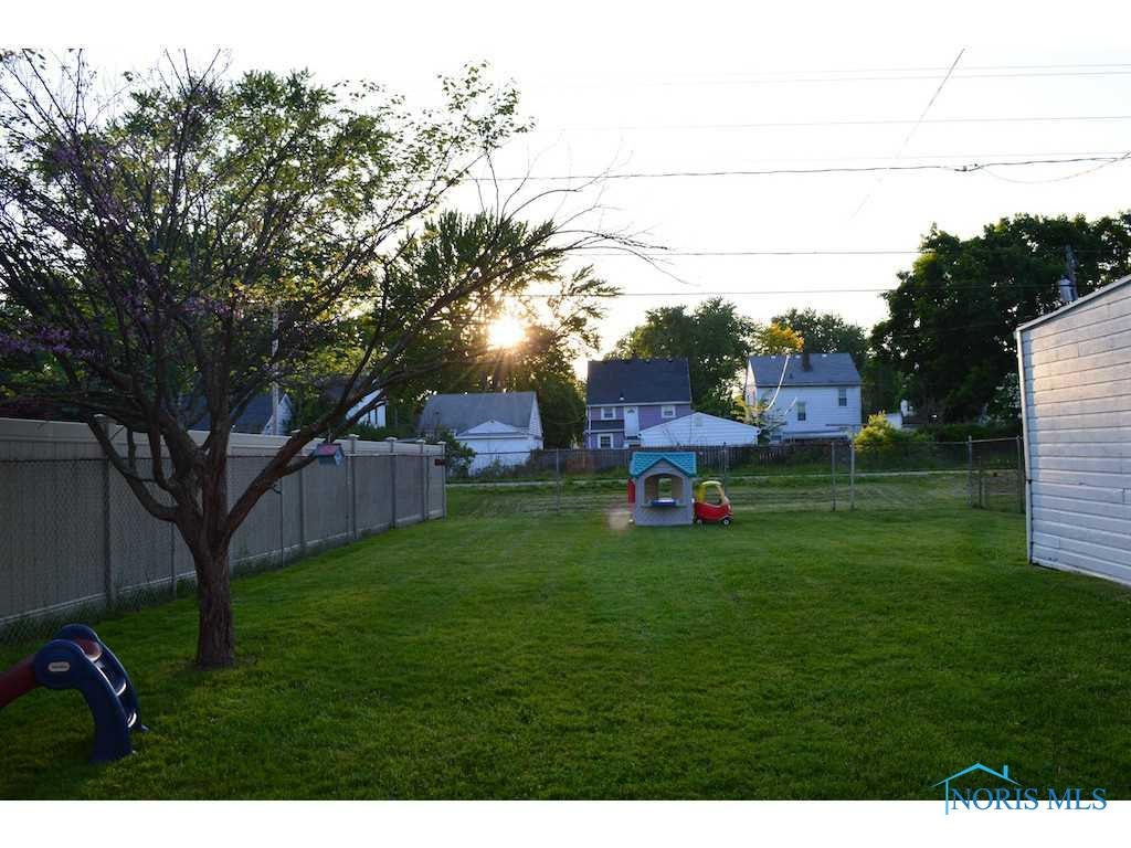3811 Sherbrooke Road Toledo, OH 43613 - Photo 15 of 15 Exterior Back.