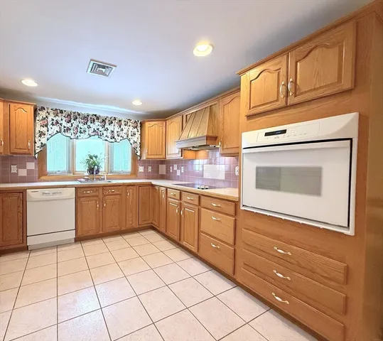 $889,900 | 22 Oakdale Road, Canton, MA 02021